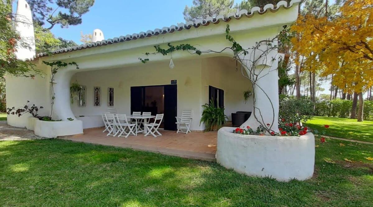 Villa Pinhal- Beautiful Villa Located In Quiet Area Quarteira Buitenkant foto